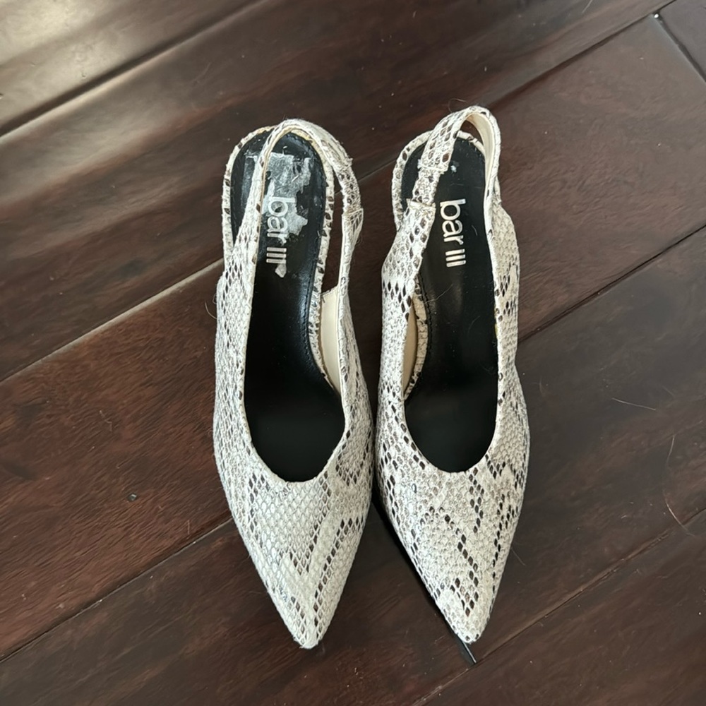 Bar III  size 6 snakeskin type sling back heel